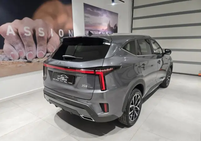 JAC JS8 