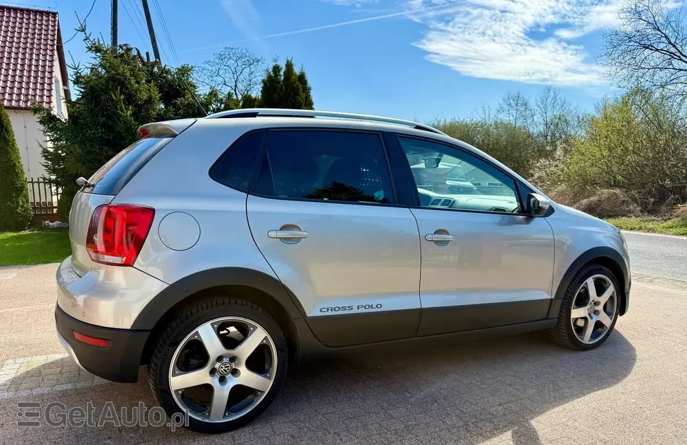 VOLKSWAGEN Polo Cross 