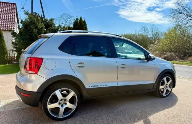 VOLKSWAGEN Polo Cross 