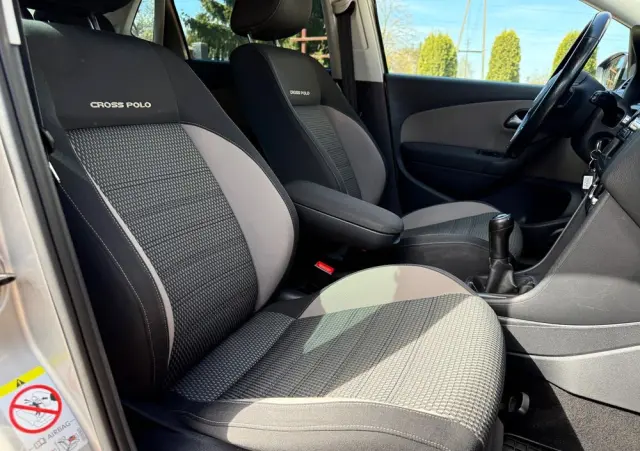 VOLKSWAGEN Polo Cross 