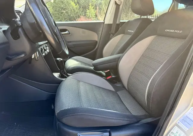 VOLKSWAGEN Polo Cross 
