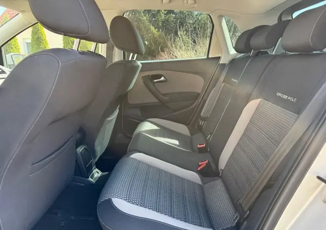 VOLKSWAGEN Polo Cross 