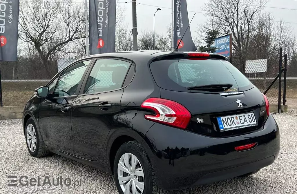 PEUGEOT 208 