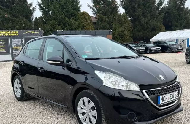 PEUGEOT 208 