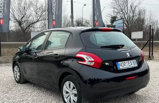 PEUGEOT 208 