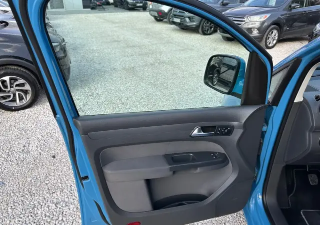 VOLKSWAGEN Caddy 4Motion