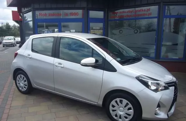 TOYOTA Yaris 