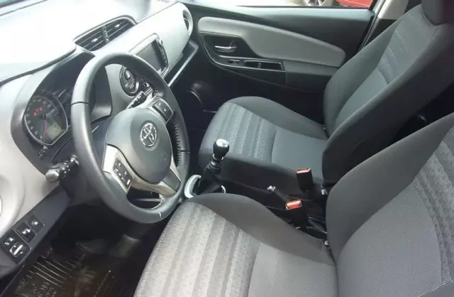 TOYOTA Yaris 