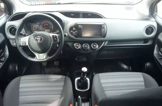 TOYOTA Yaris 