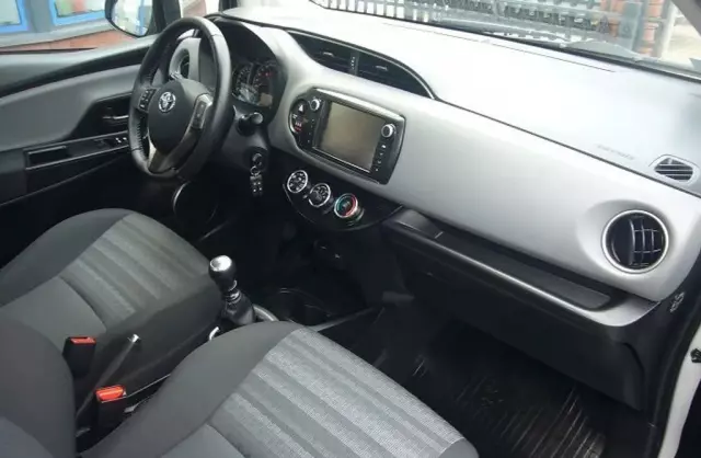 TOYOTA Yaris 