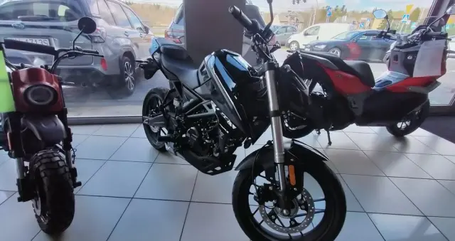 VOGE R125 
