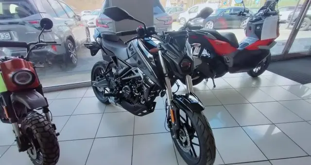 VOGE R125 