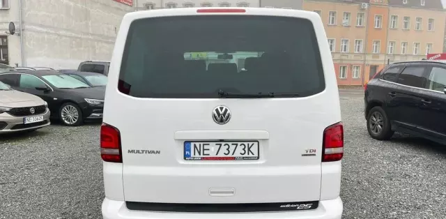 VOLKSWAGEN Multivan 