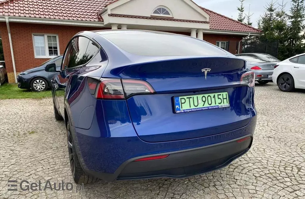 TESLA Y 