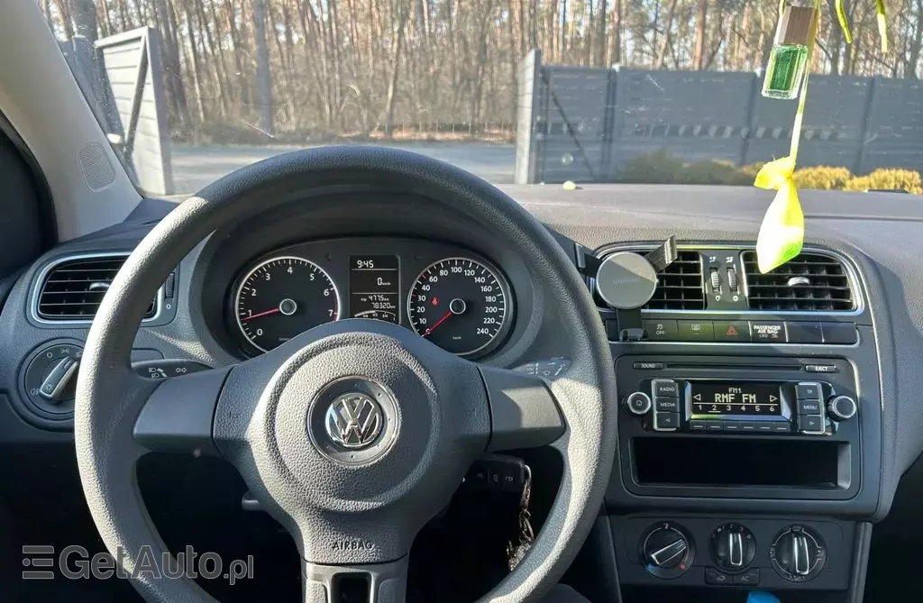 VOLKSWAGEN Polo 