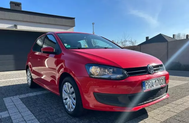 VOLKSWAGEN Polo 