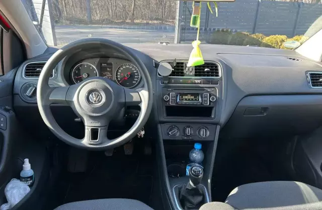 VOLKSWAGEN Polo 