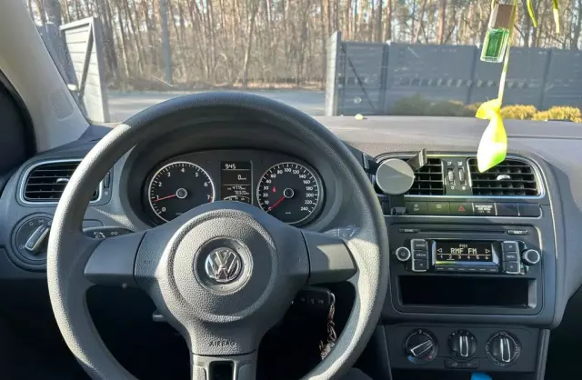 VOLKSWAGEN Polo 