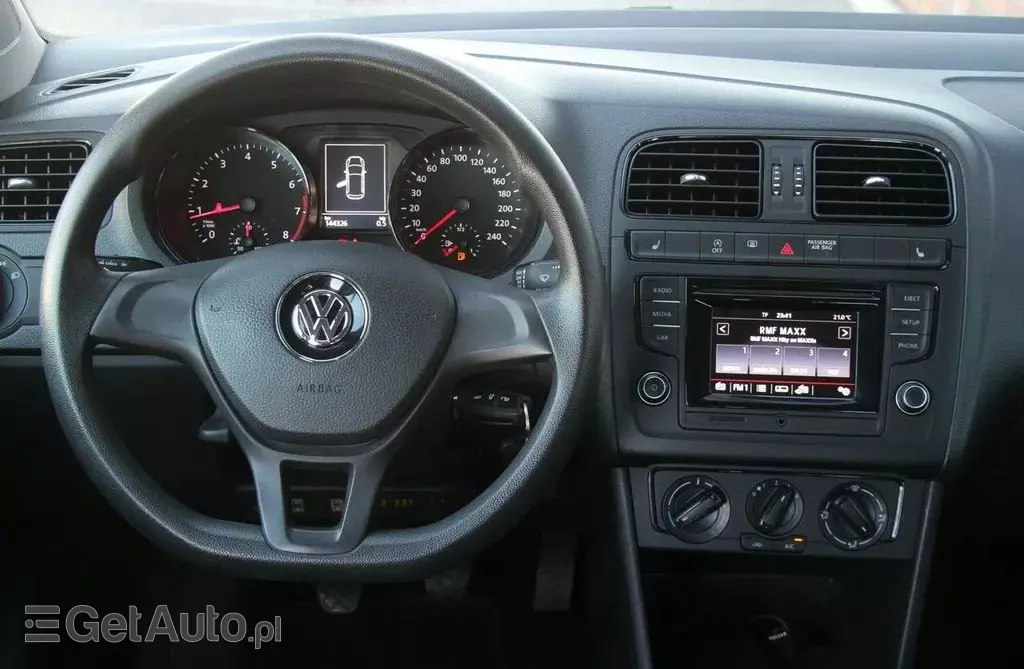 VOLKSWAGEN Polo 