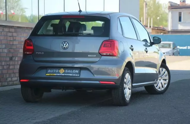 VOLKSWAGEN Polo 