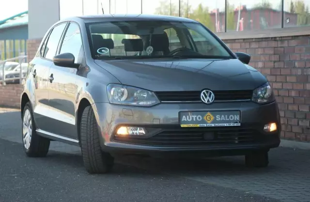 VOLKSWAGEN Polo 