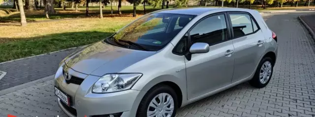 TOYOTA Auris 