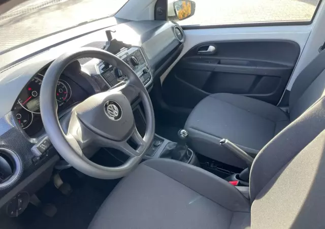 VOLKSWAGEN Up! 