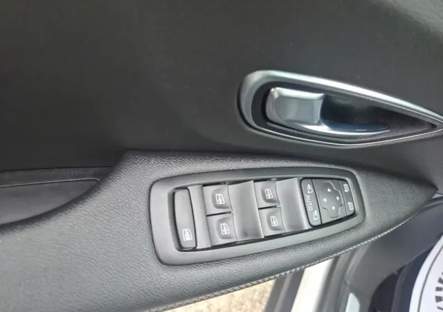 RENAULT Scenic BLUE dCi 120 EDC BUSINESS EDITION