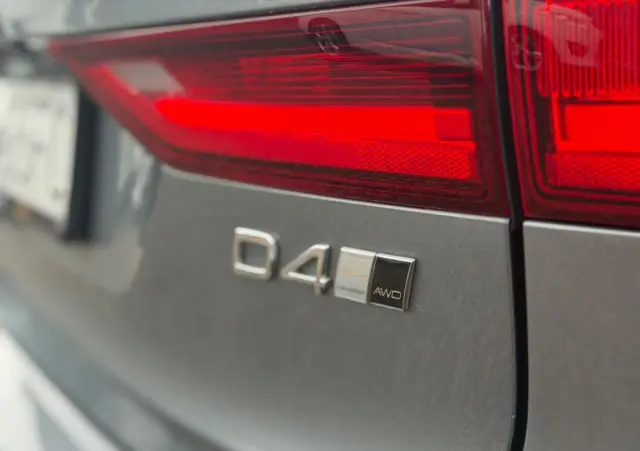 VOLVO V90 D4 AWD Geartronic Inscription