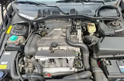 VOLVO C70 