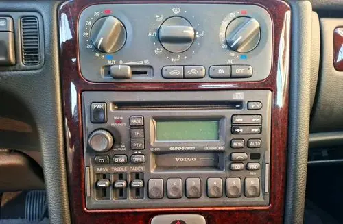 VOLVO C70 