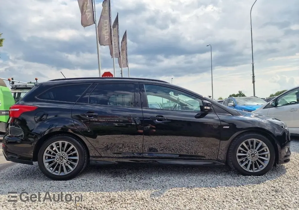 FORD Focus SW 1.0 EcoBoost ST-Line Red ASS