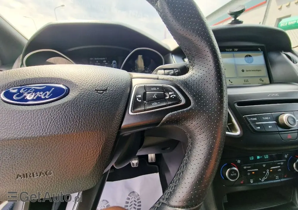 FORD Focus SW 1.0 EcoBoost ST-Line Red ASS