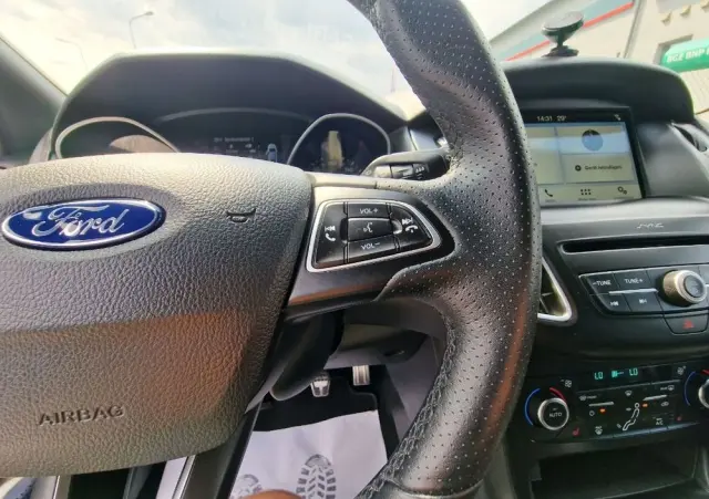 FORD Focus SW 1.0 EcoBoost ST-Line Red ASS