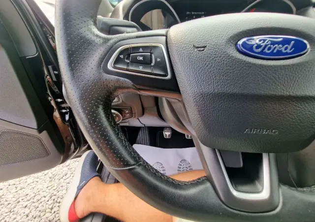 FORD Focus SW 1.0 EcoBoost ST-Line Red ASS