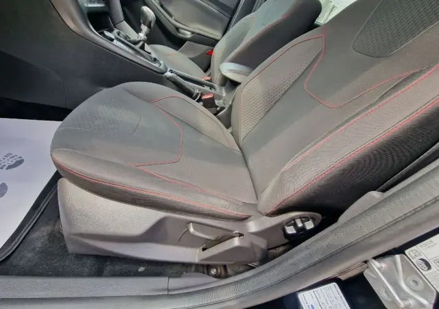 FORD Focus SW 1.0 EcoBoost ST-Line Red ASS