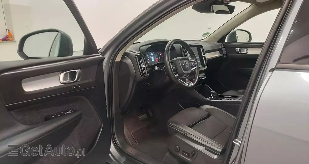 VOLVO XC 40 D3 R-Design