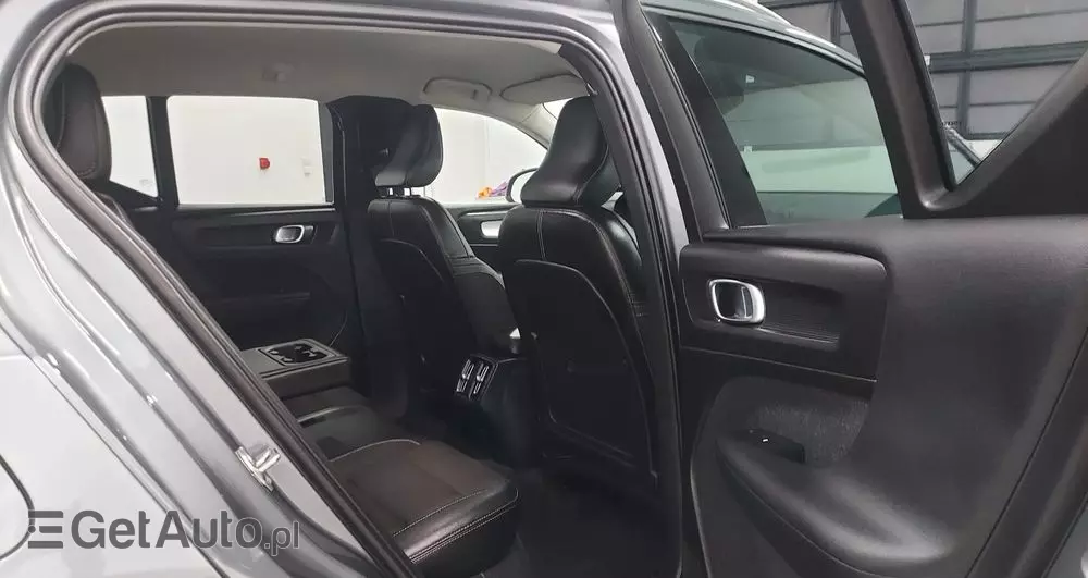 VOLVO XC 40 D3 R-Design