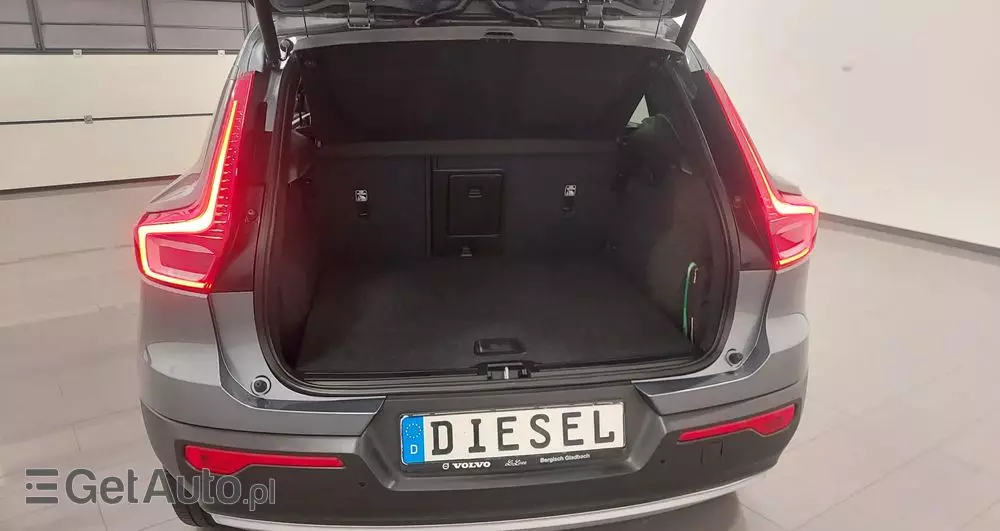 VOLVO XC 40 D3 R-Design