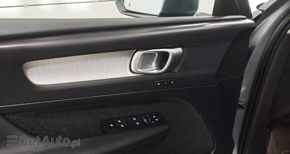 VOLVO XC 40 D3 R-Design