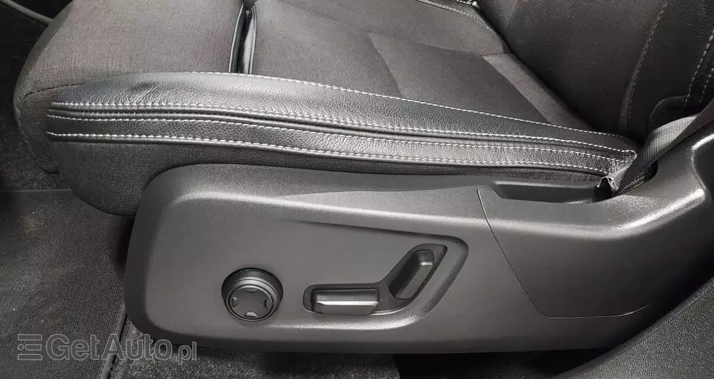 VOLVO XC 40 D3 R-Design