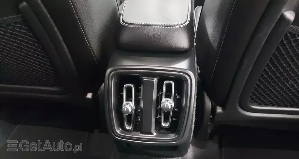 VOLVO XC 40 D3 R-Design