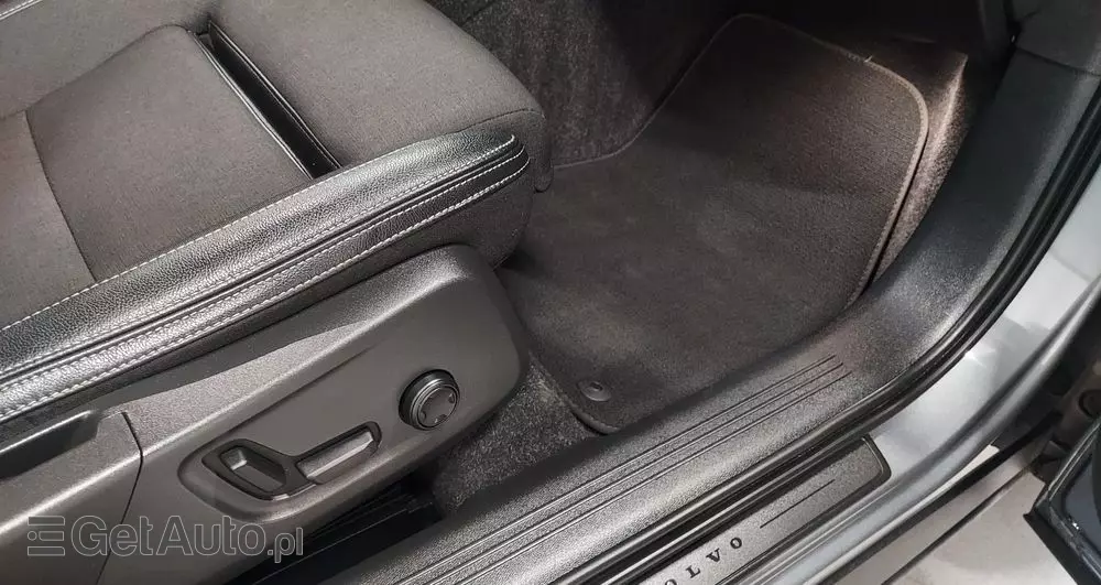 VOLVO XC 40 D3 R-Design