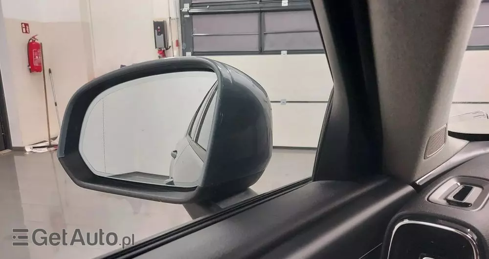 VOLVO XC 40 D3 R-Design