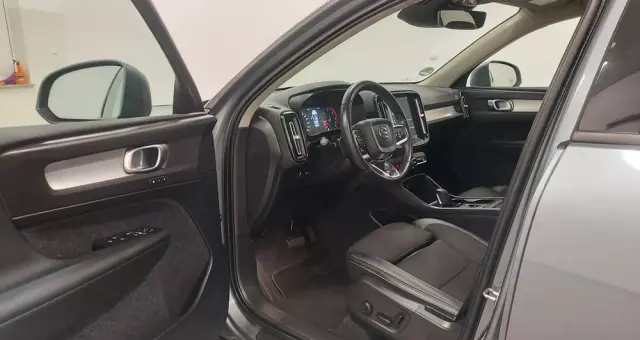 VOLVO XC 40 D3 R-Design