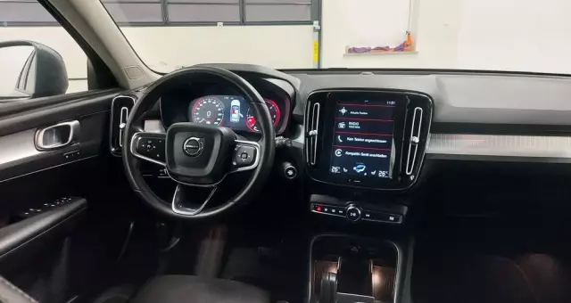 VOLVO XC 40 D3 R-Design