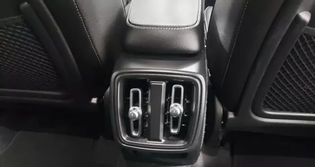 VOLVO XC 40 D3 R-Design