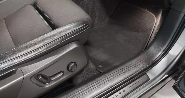 VOLVO XC 40 D3 R-Design