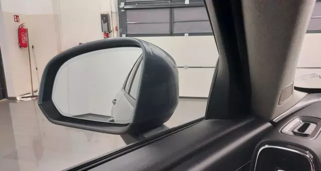 VOLVO XC 40 D3 R-Design