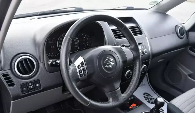 SUZUKI Sx4 